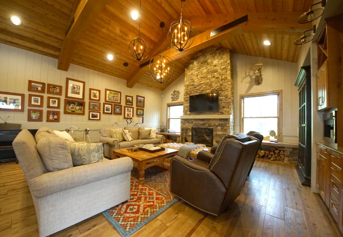 Lakeside Family Cabin Int_9736