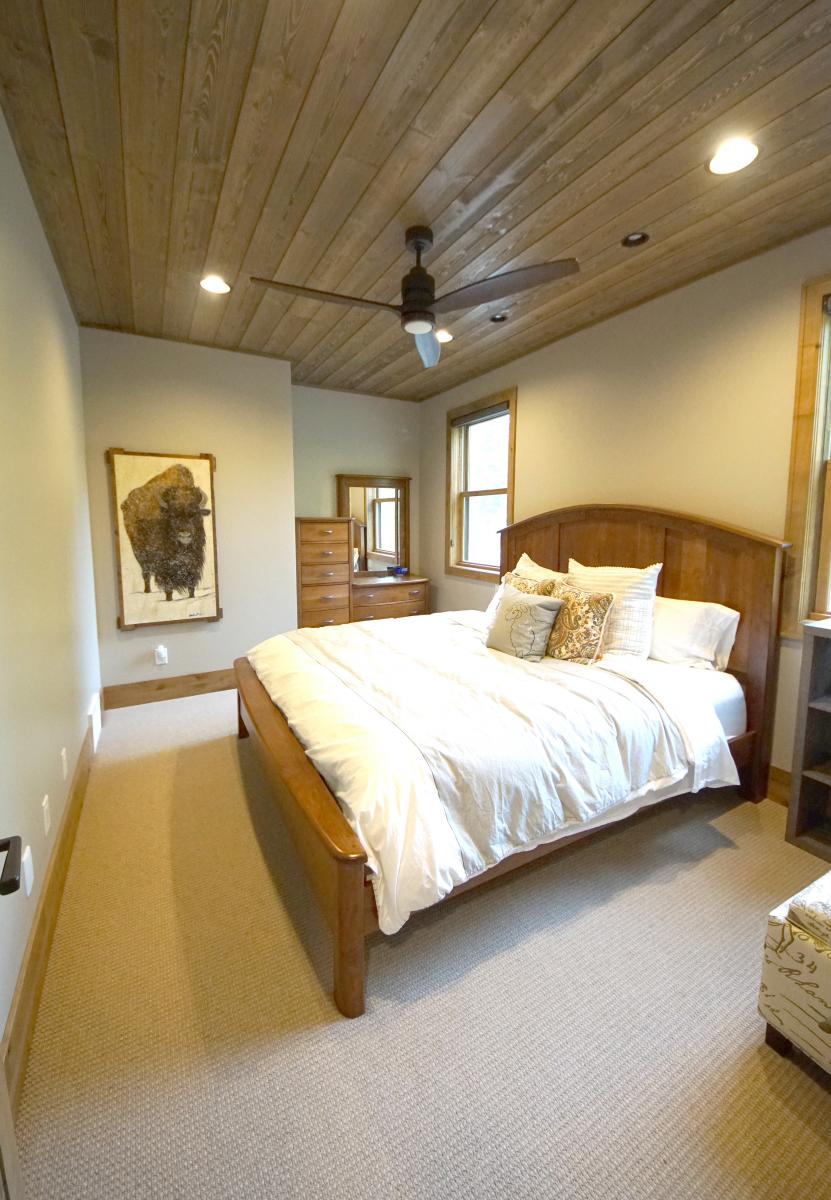 Lakeside Family Cabin Int_9771