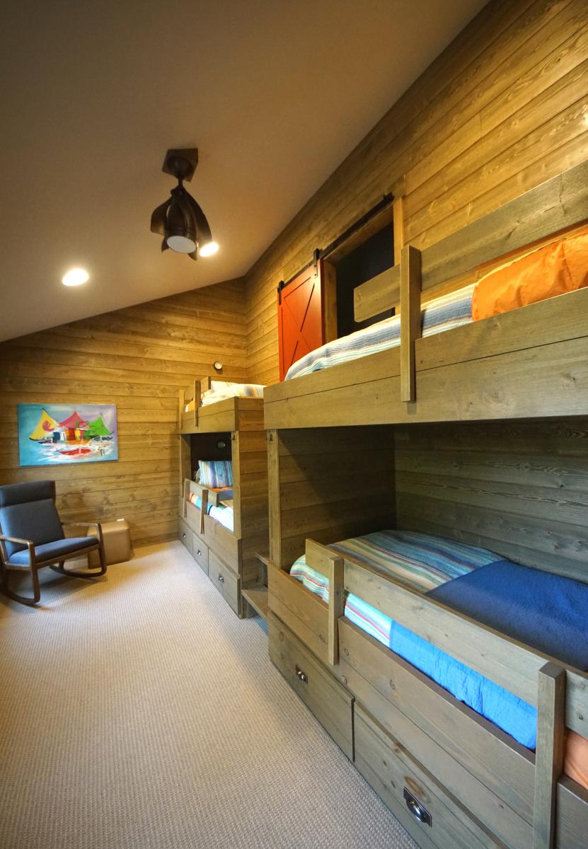 Lakeside Family Cabin Int_9775
